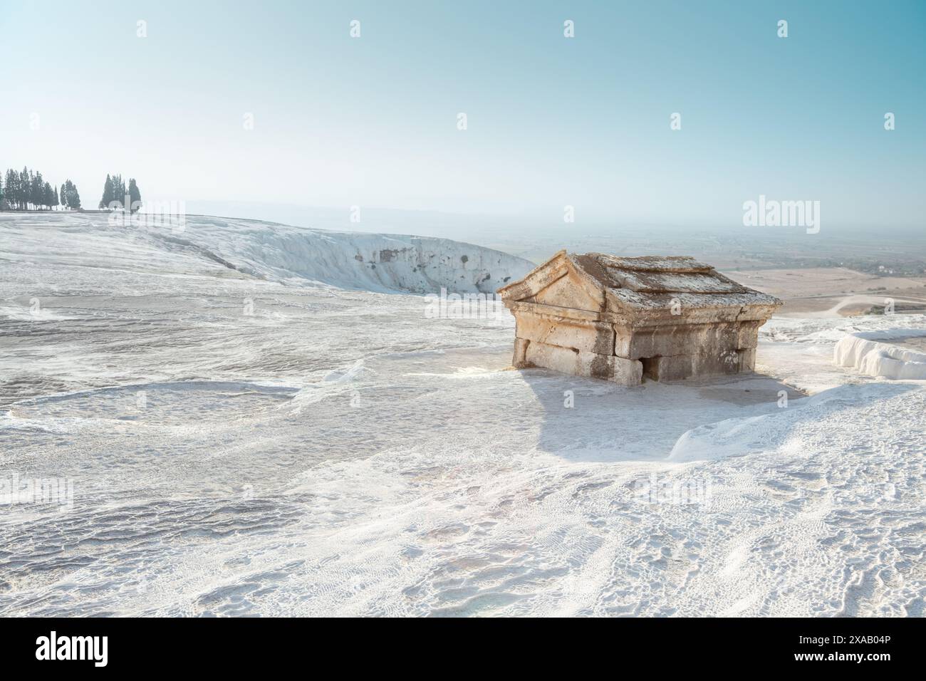 Grab auf Travertinfelsen in der Nekropole des antiken Hierapolis, Pamukkale, UNESCO-Weltkulturerbe, Anatolien, Türkei, Kleinasien, Eurasien Stockfoto