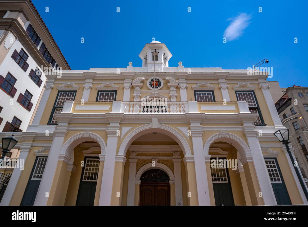 Blick auf das Iziko Old Town House Museum am Greenmarket Square, Kapstadt, Westkap, Südafrika, Afrika Stockfoto