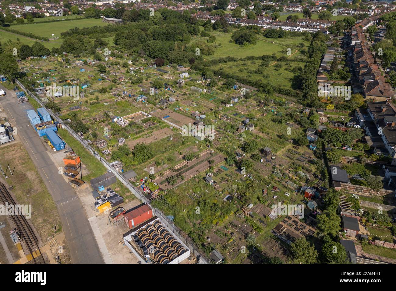 Luftaufnahme der Blondin-Kleingärten, Brentford, London, Großbritannien. Stockfoto