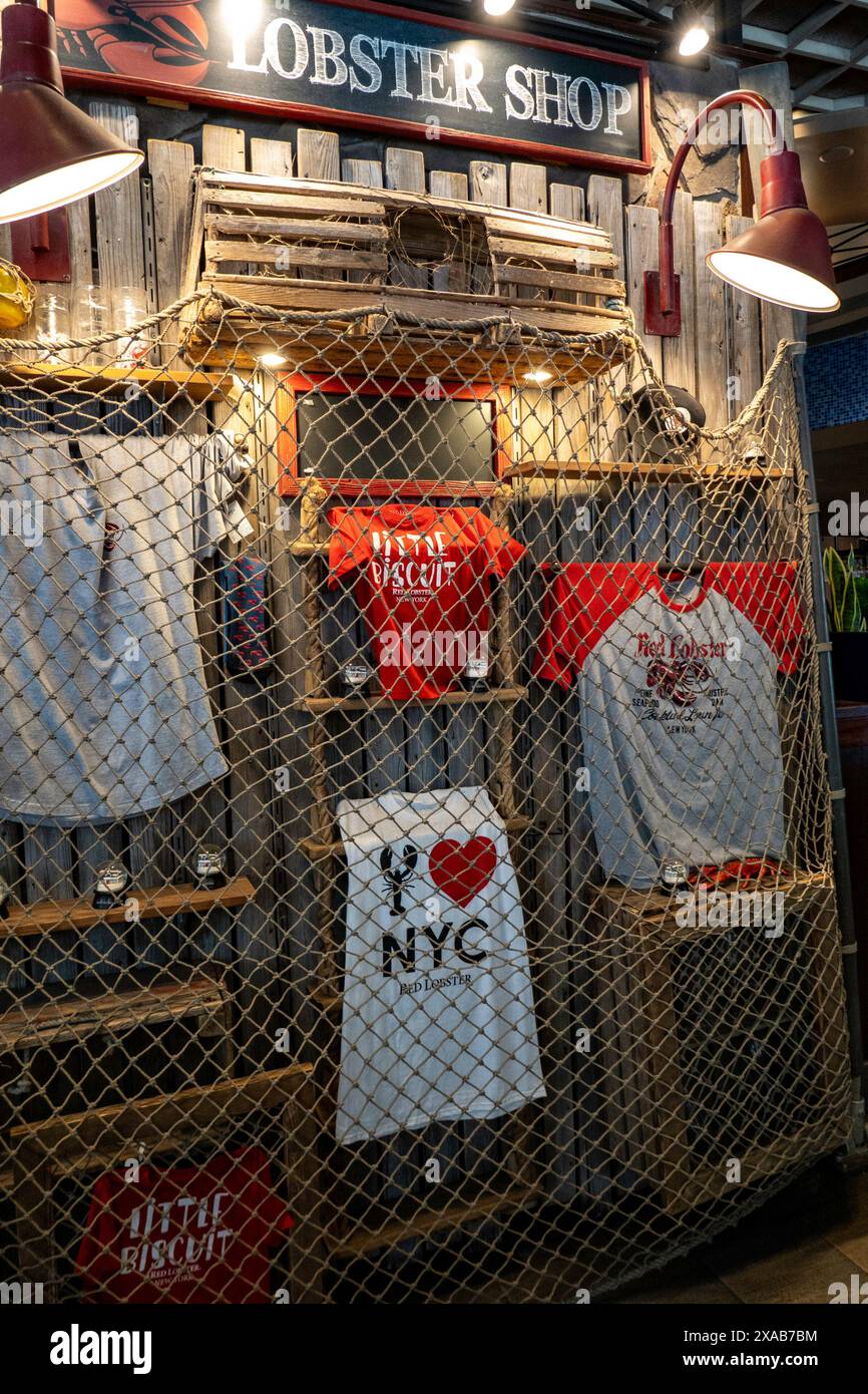 Red Lobster Restaurant Times Square bietet frischen Fisch und lebenden Hummer, New York City, USA 2024 Stockfoto
