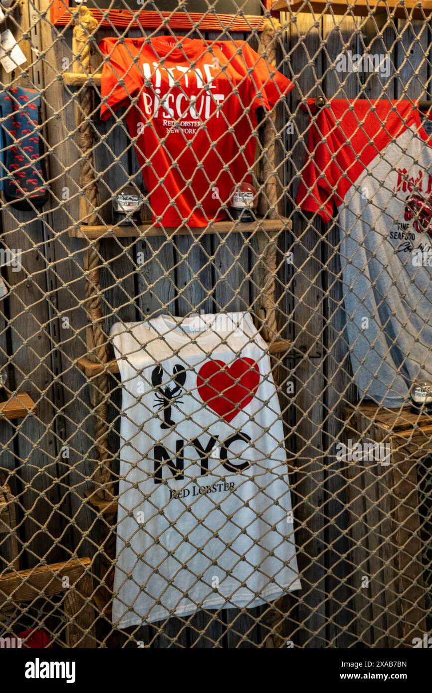 Red Lobster Restaurant Times Square bietet frischen Fisch und lebenden Hummer, New York City, USA 2024 Stockfoto
