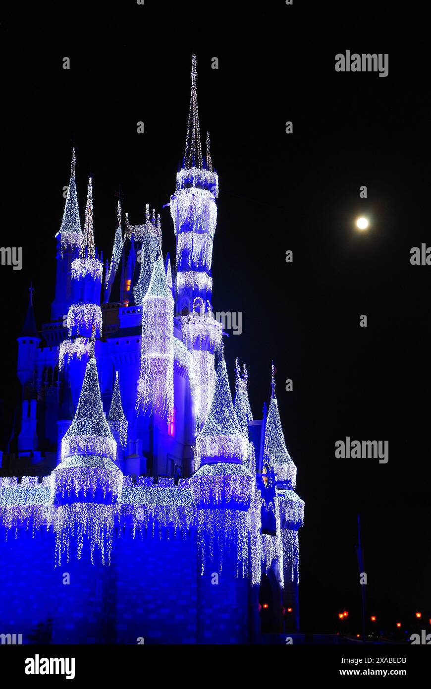 Cinderellas Schloss mit Eiszapfenschmuck Stockfoto