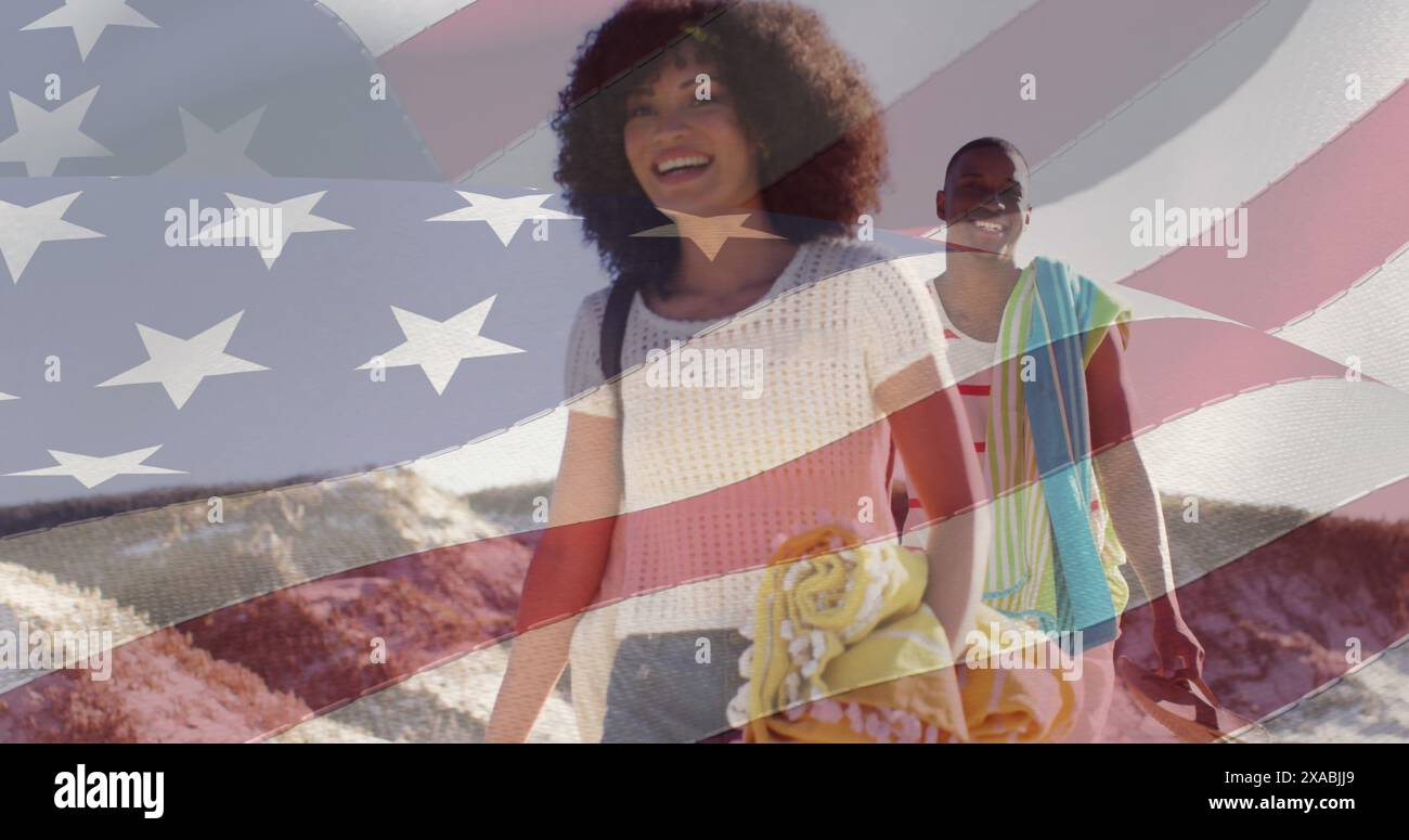 Bild der Flagge der vereinigten staaten von amerika über glücklichem afroamerikanischen Paar am Strand Stockfoto