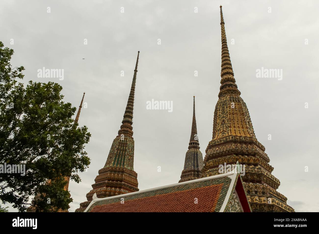 Auch bekannt als Tempel des liegenden Buddha, ist sein offizieller Name Wat Phra Chetuphon Wimon Mangkhalaram Rajwaramahawihan Stockfoto