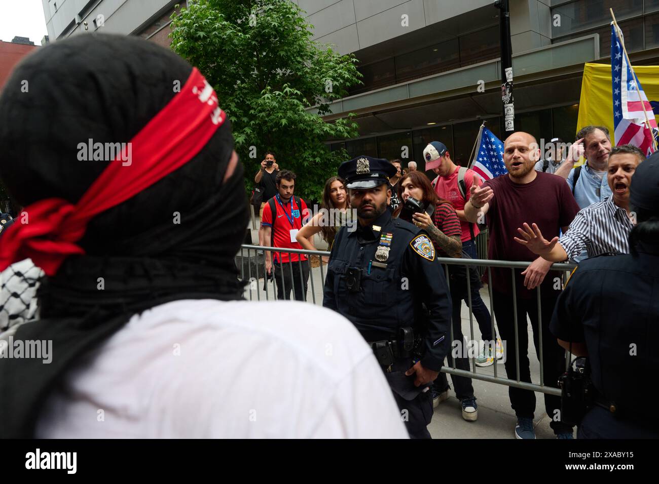 New York, New York, USA. Juni 2024. Pro-palästinensisches Baruch College Campus Protest fordert, dass das College die jüdische Hillel-Organisation verdrängt. (Kreditbild: © Edna Leshowitz/ZUMA Press Wire) NUR REDAKTIONELLE VERWENDUNG! Nicht für kommerzielle ZWECKE! Stockfoto