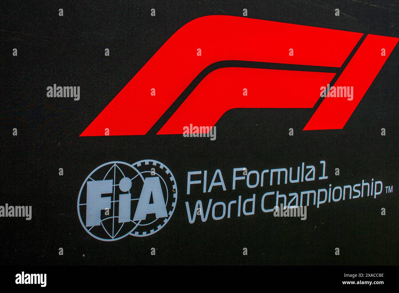 fia FORMULA 1-Logo in Pitlane – während des Formel 1 AWS Grand Prix du Canada 2024, Montreal, Quebec, Kanada, vom 6. Bis 9. Juni - Rang 9 von 24 der F1-Weltmeisterschaft 2024 Stockfoto