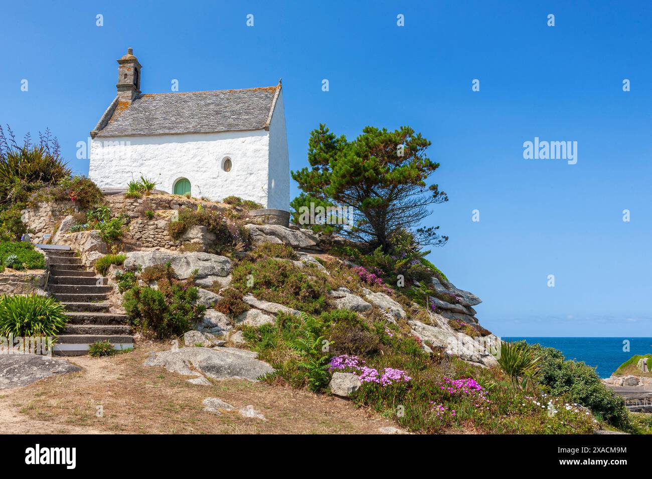 Chapelle Sainte-Barbe an der Pointe de Bloscon in Roscoff, Finistère, Bretagne, Frankreich Stockfoto