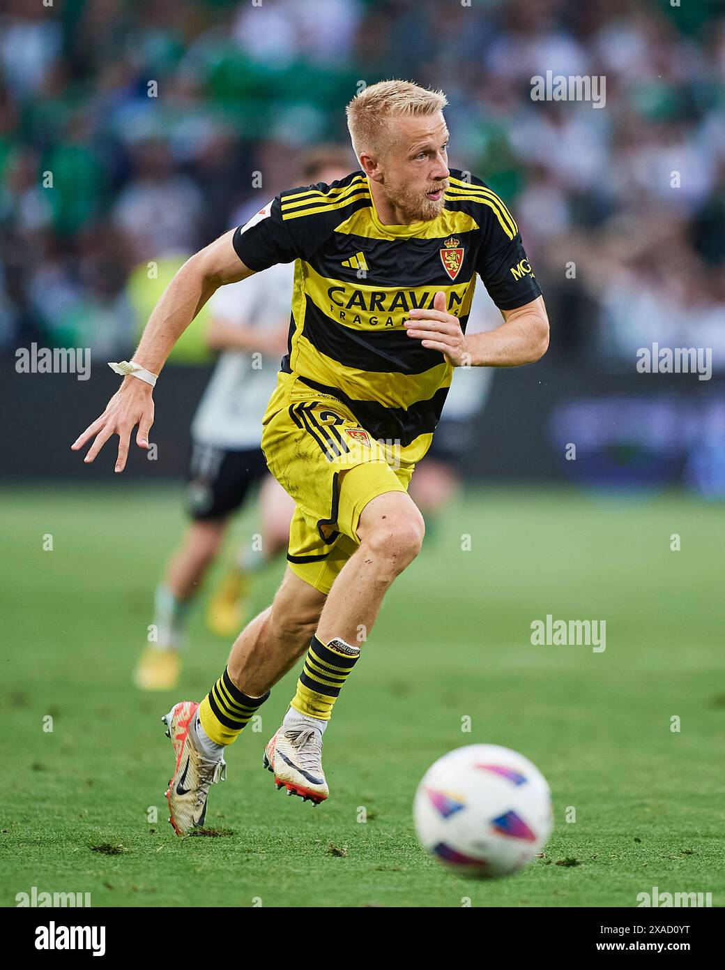 Quentin Lecoeuche von Real Zaragossa mit dem Ball während des LaLiga Hypermotion Spiels zwischen Real Racing Club und Real Zaragossa im El Sardinero Stadiu Stockfoto