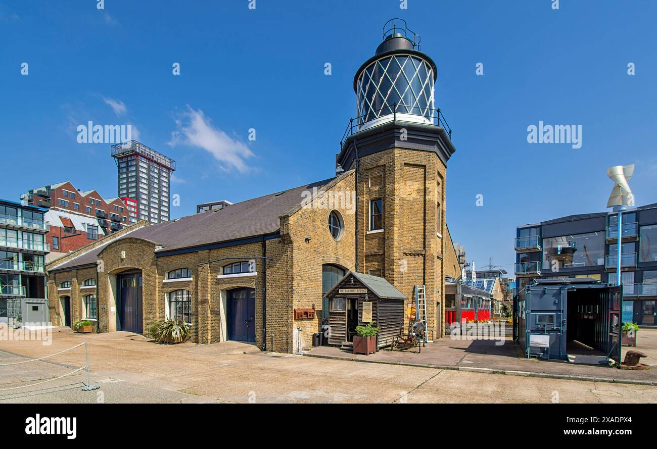 Container City Trinity Buoy Wharf Leamouth Peninsula London das Leuchtturmgebäude Stockfoto