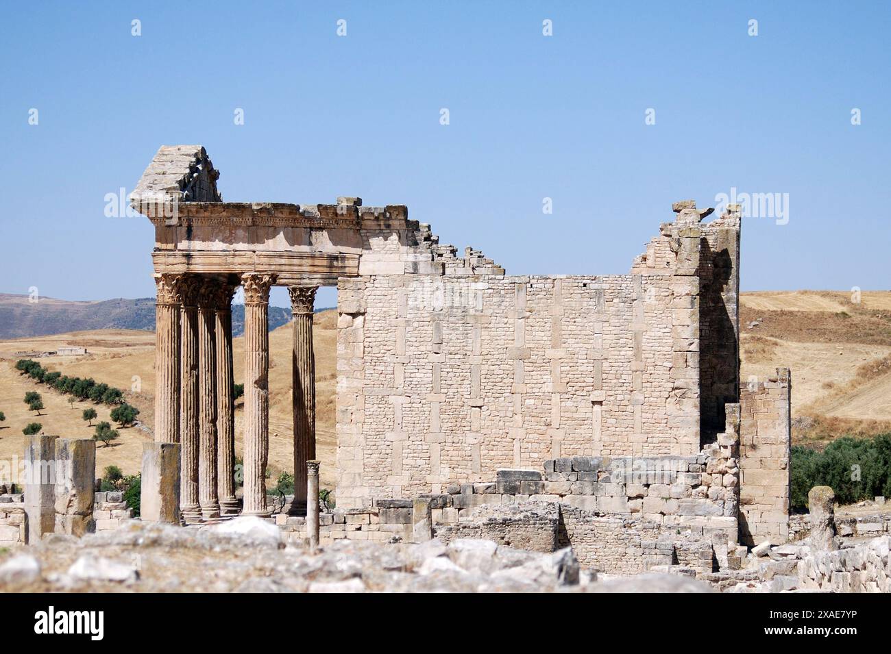 Kapitoltempel von Jupiter, römischer Dougga oder Thugga, antike römische Stadt, Teboursouk, Beja Governorate, Tunesien Stockfoto