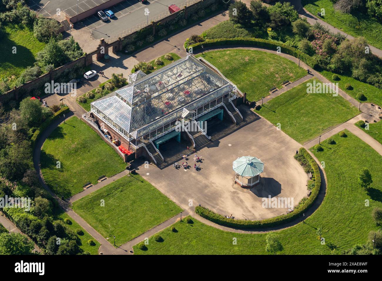 Luftbild des Isla Gladstone Conservatory im Stanley Park aus 1500 Metern Entfernung Stockfoto