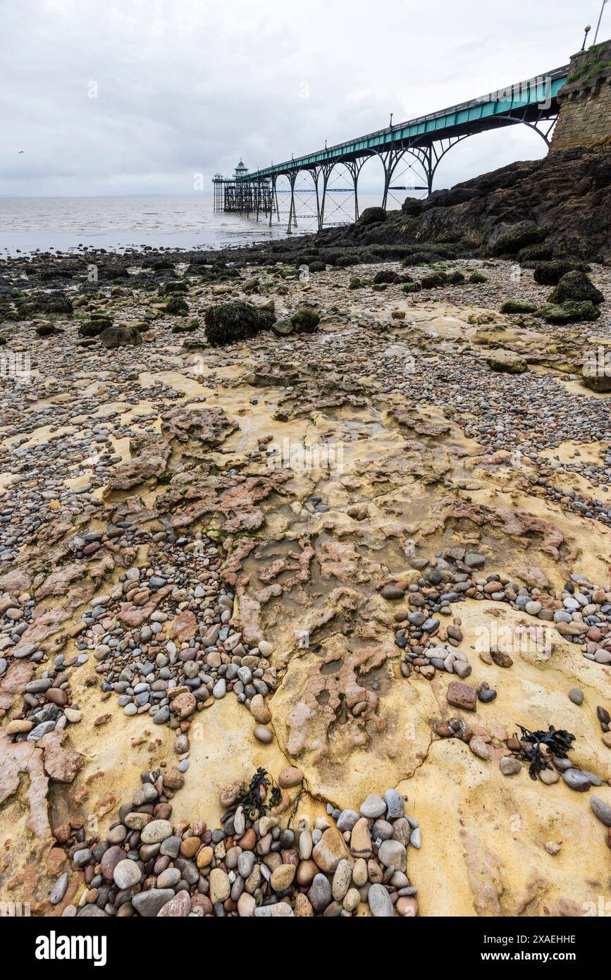 Clevedon Beach SSSI und Clevedon Pier, Somerset, eröffnet 1869. Stockfoto