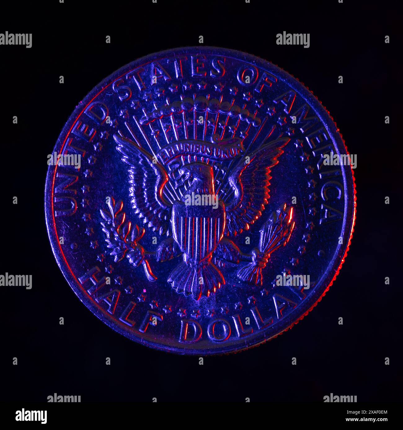 Halb US-Dollar, halb Dollar, 50 Cent, umgekehrt mit dem Präsidentenwappen der USA Stockfoto