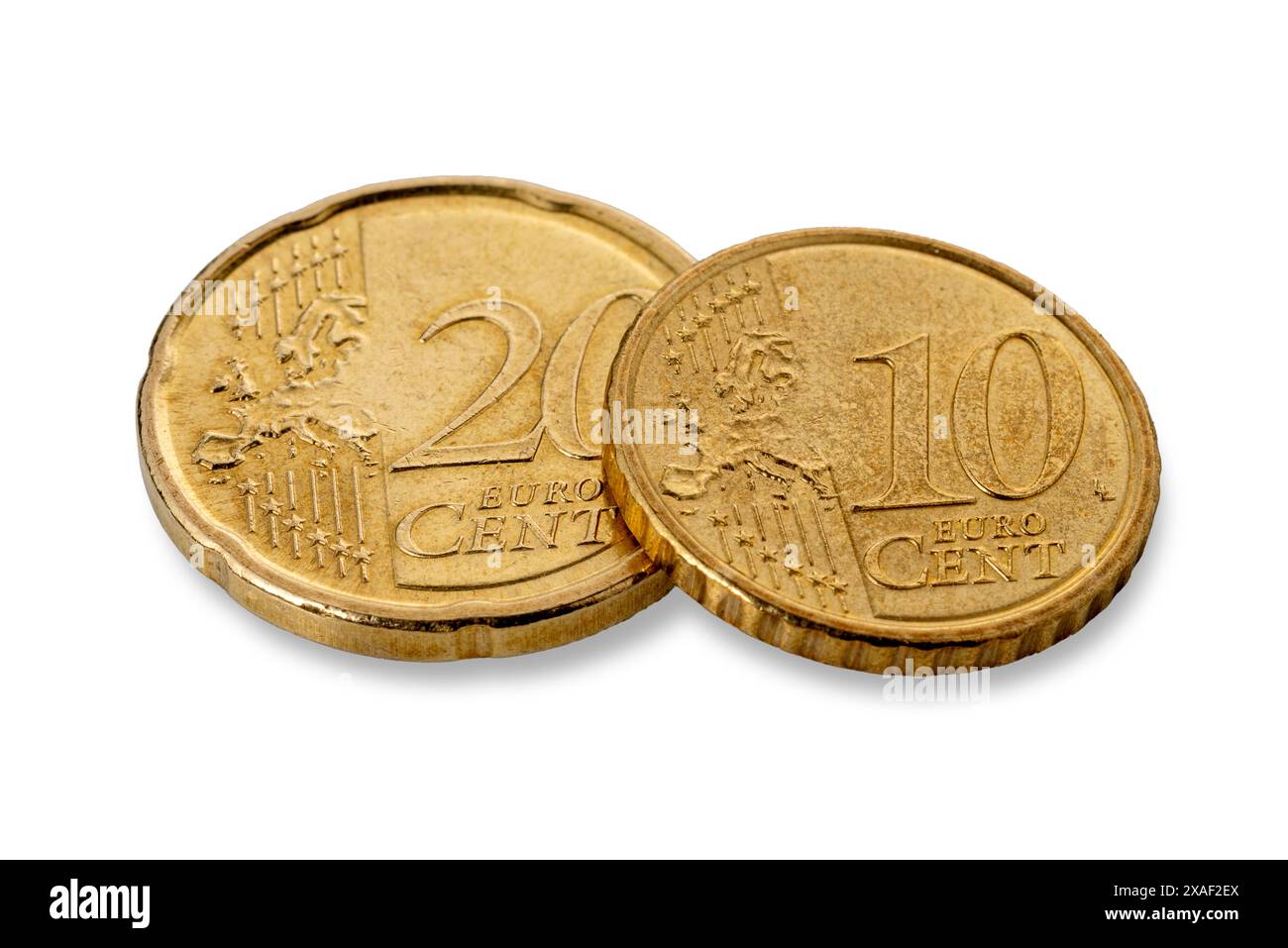 10-Euro-Cent-Münze über 20-Euro-Cent-Münze, isoliert auf weiß, mit Schneidepfad inklusive Stockfoto