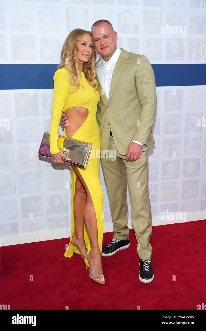 Jenny Elvers und ihr Sohn Paul Jolig bei der Bertelsmann Party am 6.06.2024 in Berlin Stockfoto