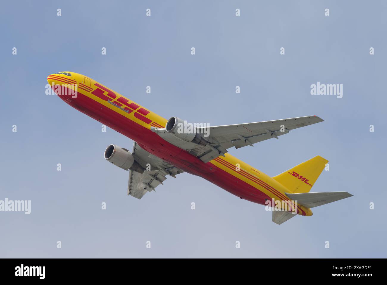 Los Angeles, Kalifornien, USA - 27. Mai 2024: DHL Boeing 767 mit der Registrierung N763CK, betrieben von ABX Air, wird bei der Endanfahrt am LAX, Los, gezeigt Stockfoto