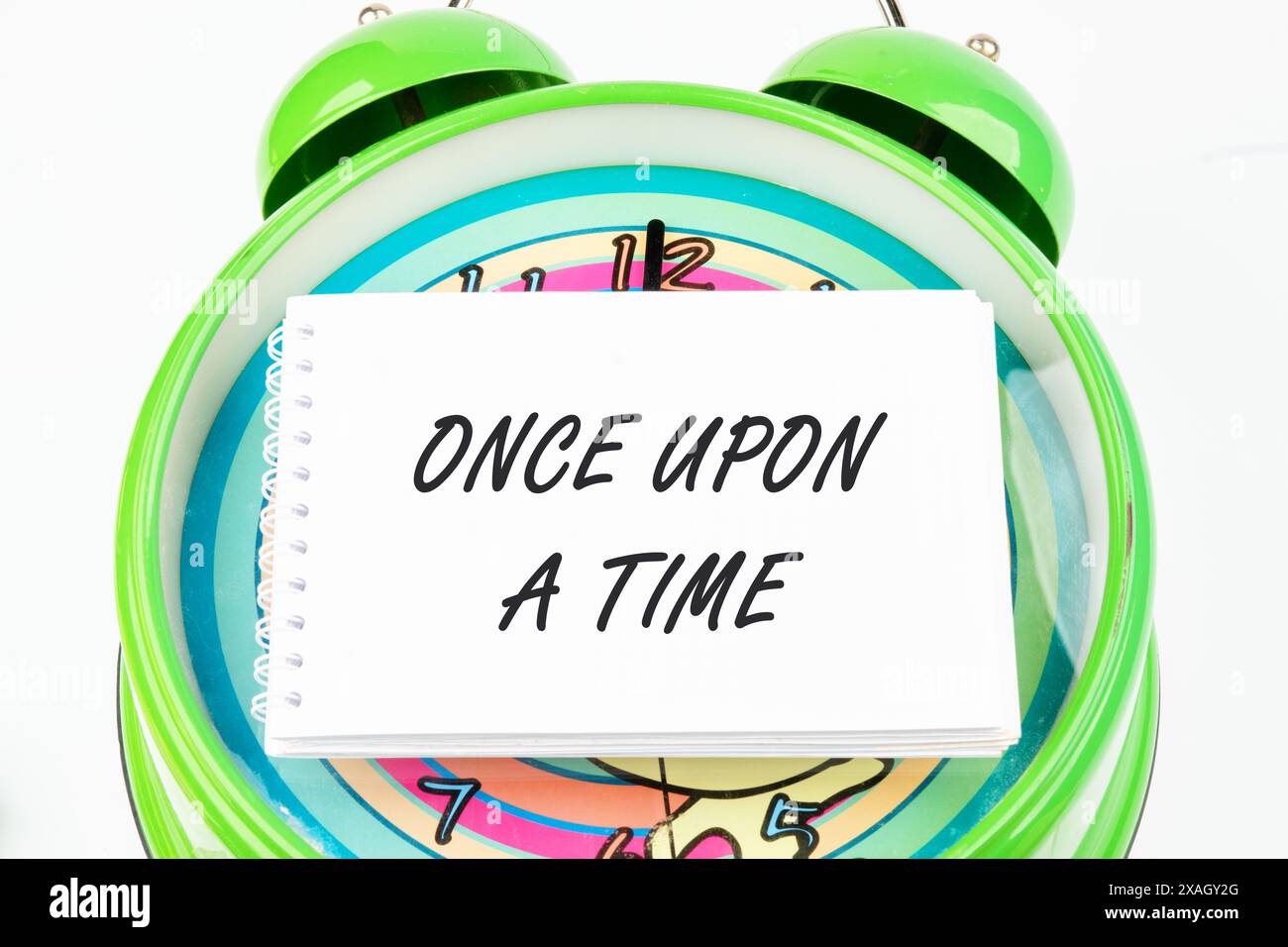 Es war einmal ein Text auf einer Visitenkarte auf dem Zifferblatt Stockfoto
