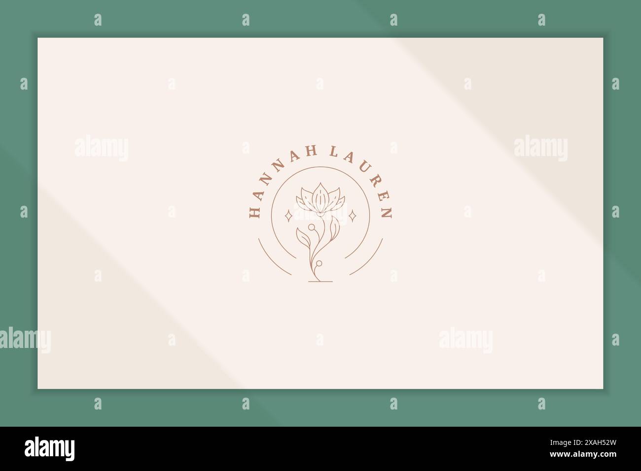 Einfache Vektor-Illustration der linearen Stil Emblem Vorlage mit elegantem Blumenwachstum und Shining entworfen für professionelle Gartenindustrie Busine Stock Vektor