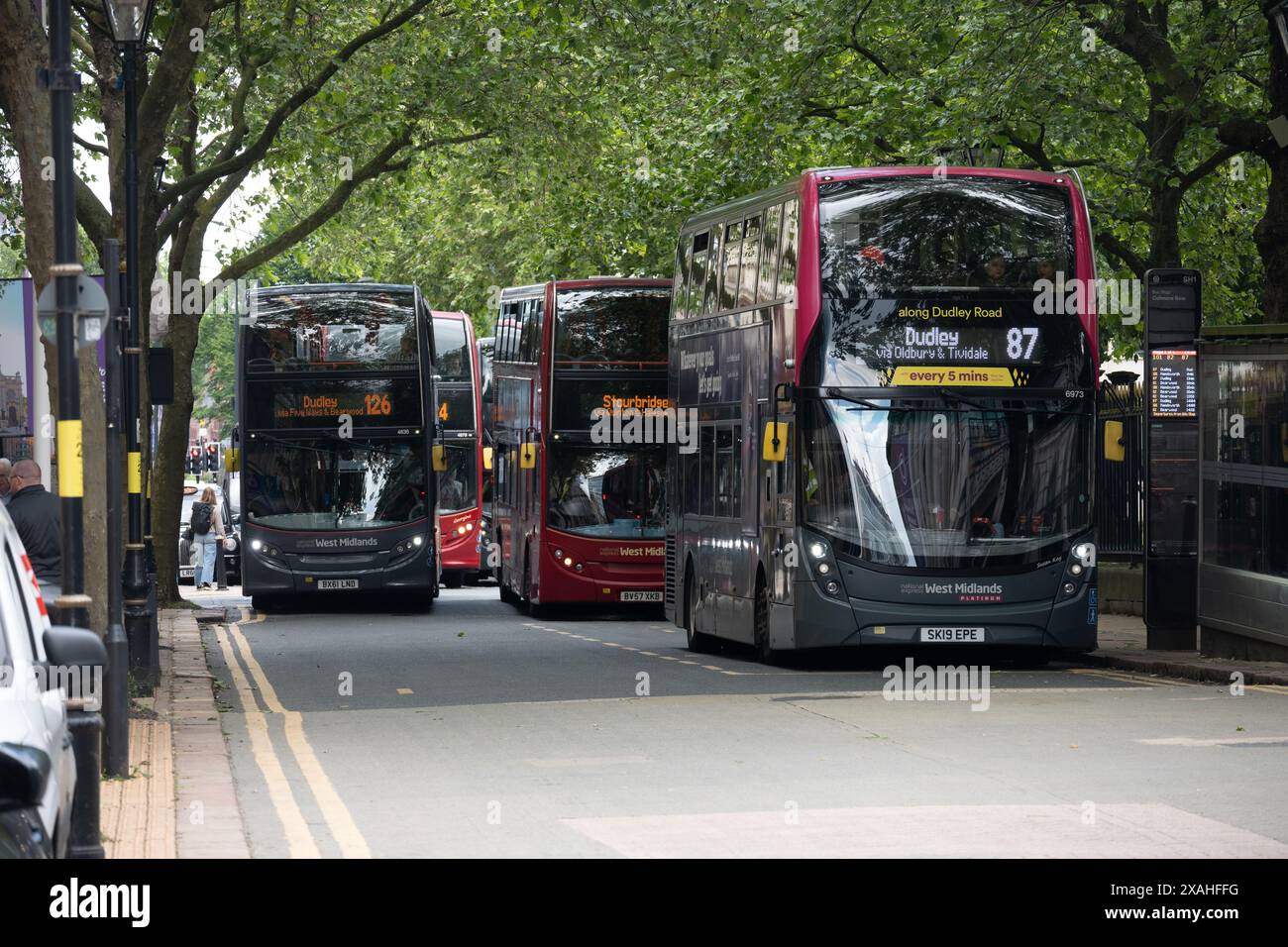 National Express West Midlands Busse in Colmore Row, Birmingham Stadtzentrum, Großbritannien Stockfoto