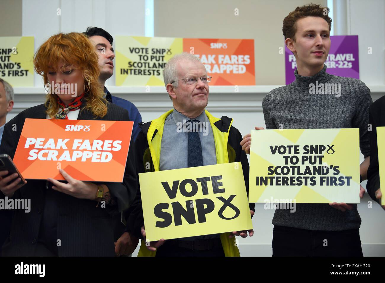 SNP-Unterstützer vor dem Ersten Minister John Swinney hielten eine Rede in Glasgow, während sie auf dem Wahlkampfpfad der General Election waren. Bilddatum: Freitag, 7. Juni 2024. Stockfoto
