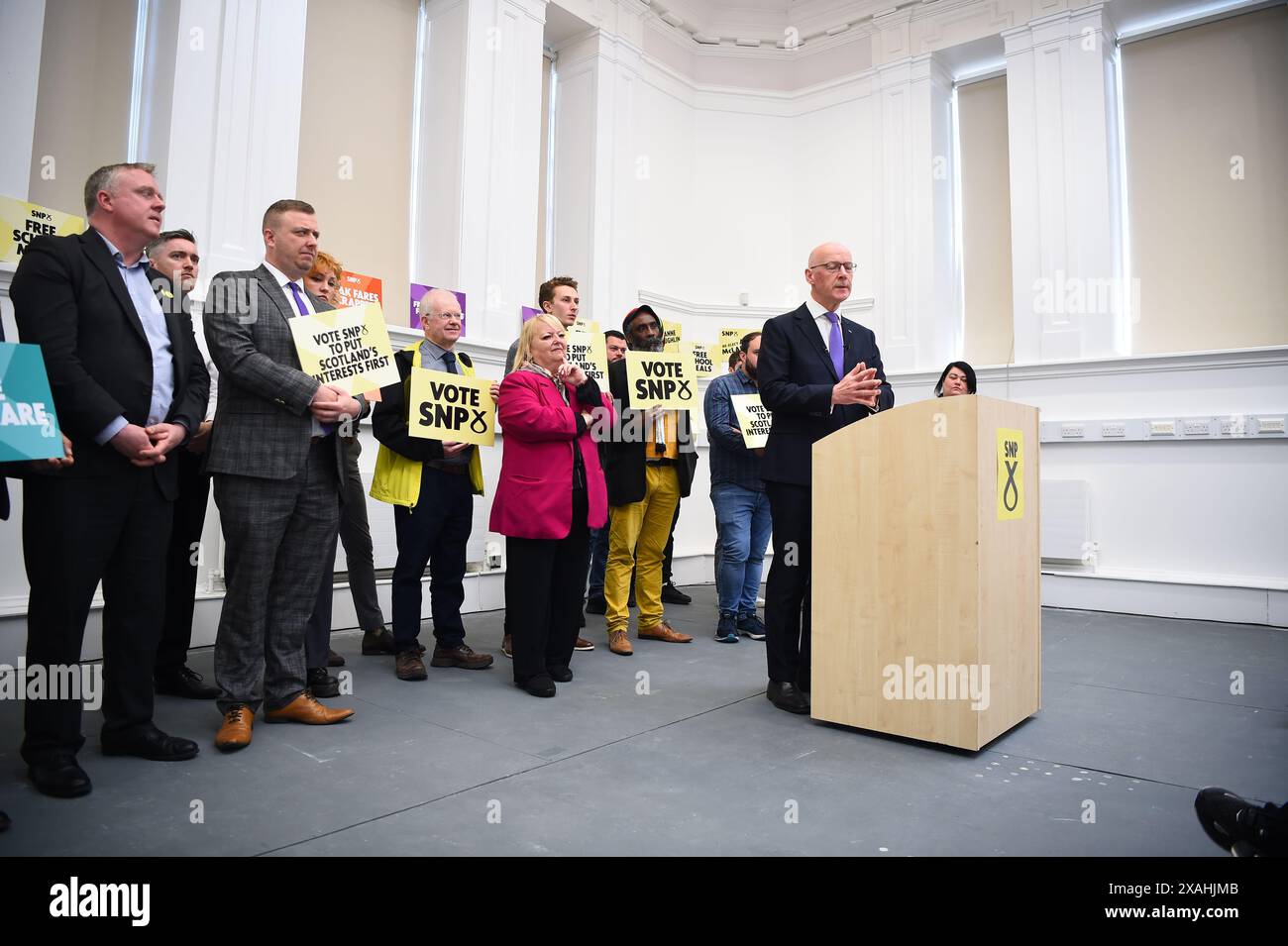 Der erste Minister John Swinney hält eine Rede in Glasgow, während er sich auf dem Wahlkampfpfad der General Election befindet. Bilddatum: Freitag, 7. Juni 2024. Stockfoto