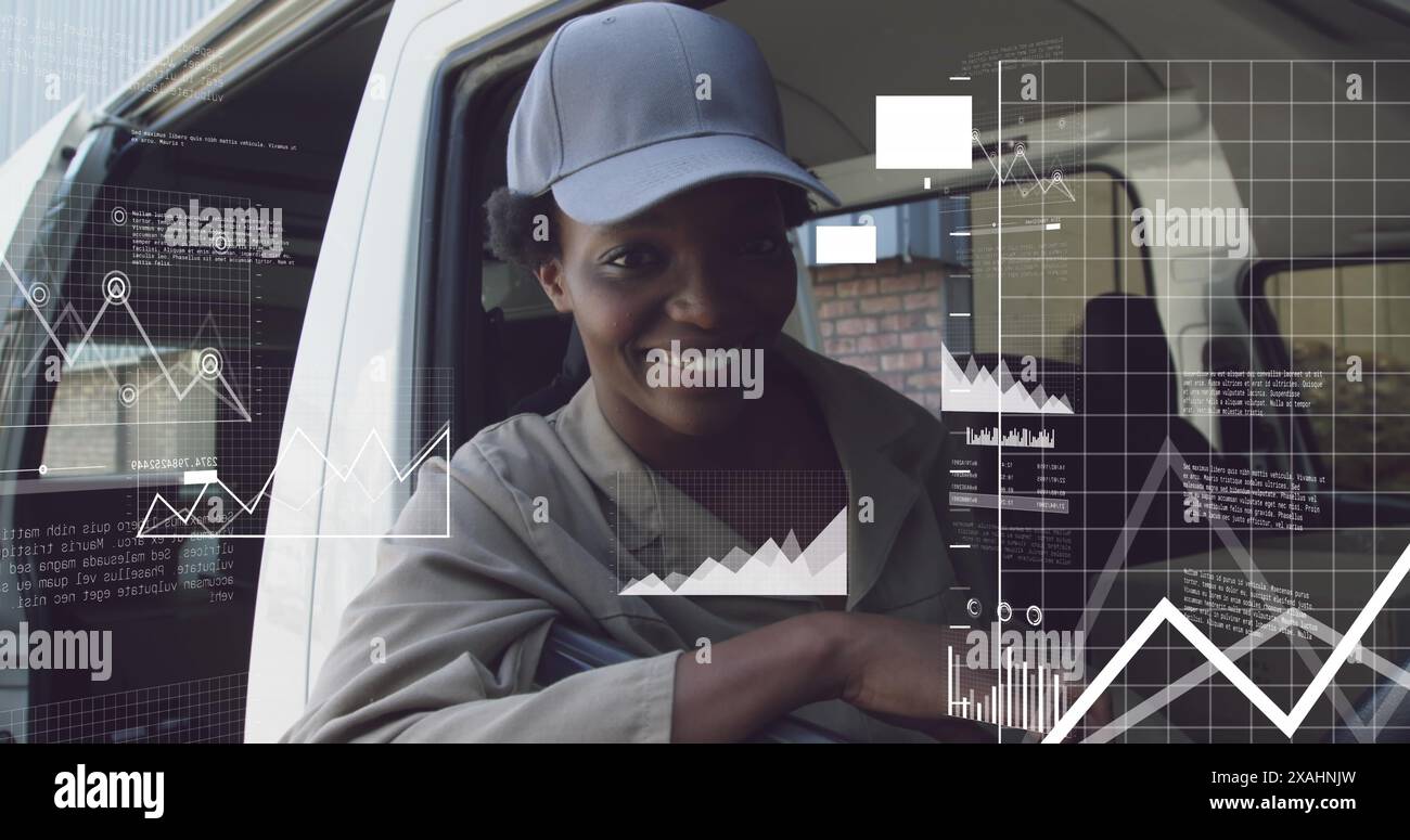 Bild der Verarbeitung von Finanzdaten über afroamerikanische Frau, die im Lager arbeitet Stockfoto