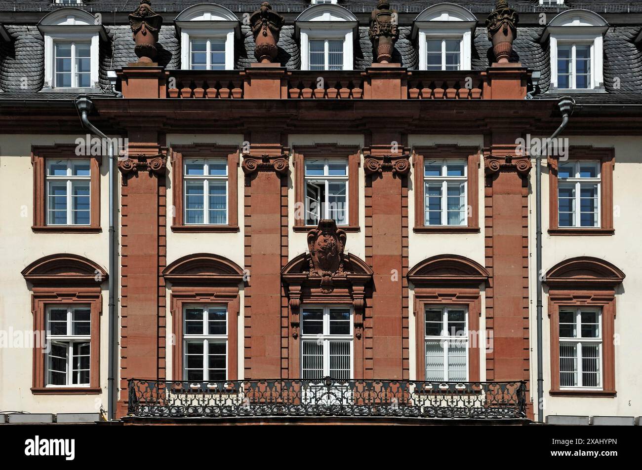 Neobarocke Südfassade des Rathauses, zweite Hälfte des 19. Jahrhunderts, Kornmarkt 191-201, Heidelberg, Baden-Württemberg, Deutschland Stockfoto