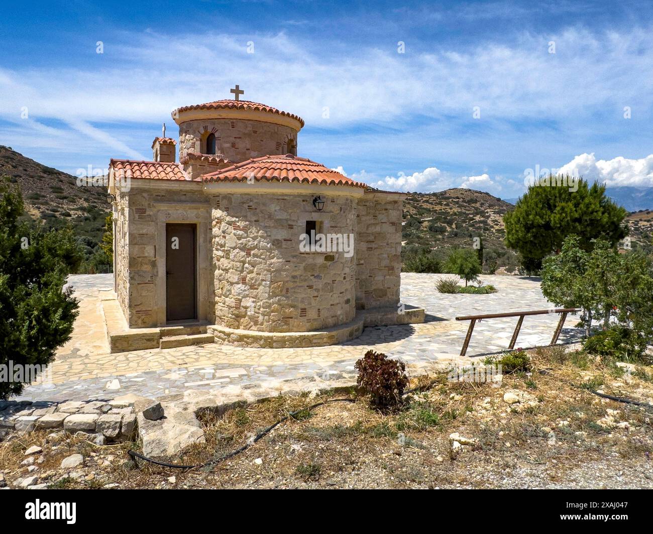 Kleine Kirchenkapelle im byzantinischen Stil auf dem Gelände der UNESCO-Stätte Orthodox Griechisch Orthodox Kloster Moni Odigitria Stockfoto