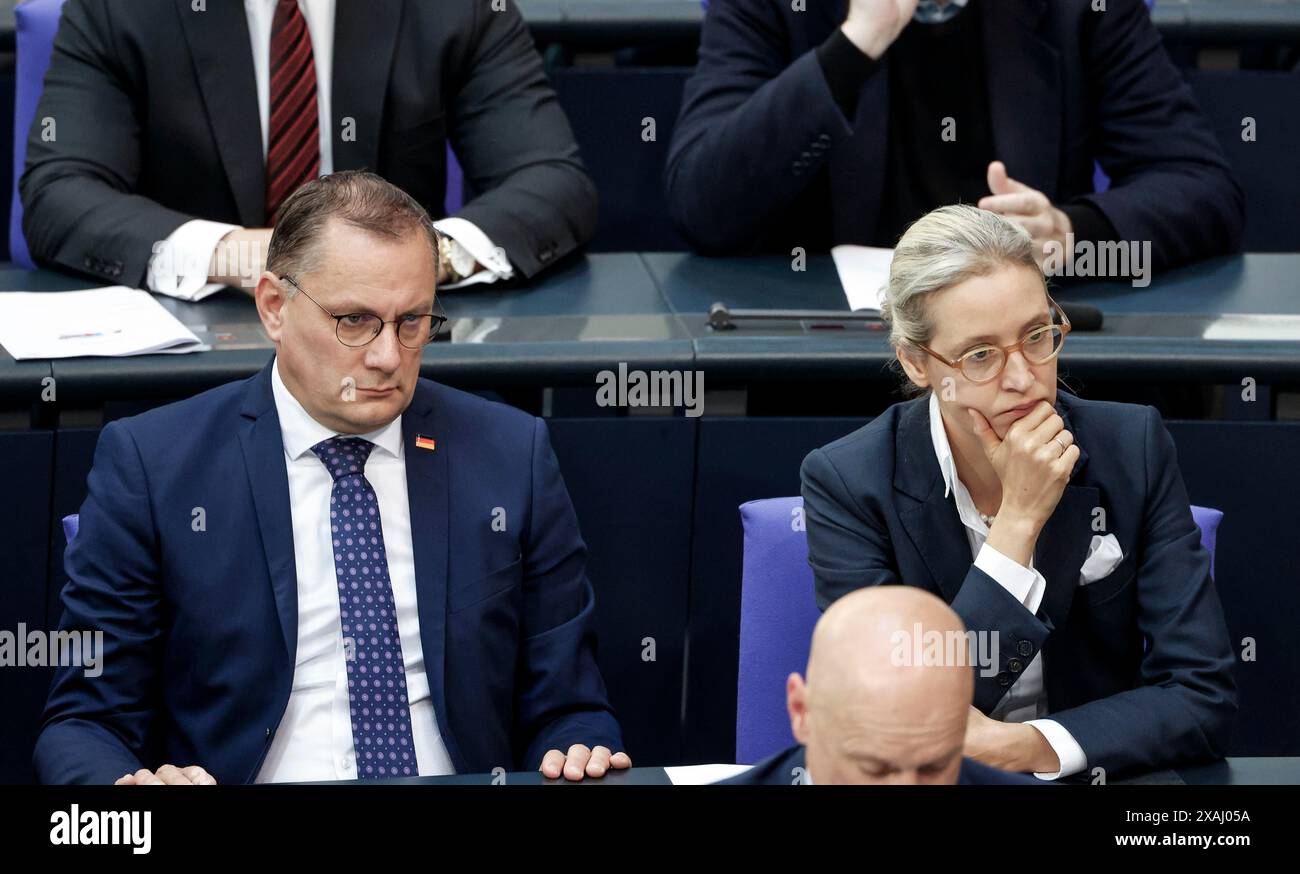 Alice Weidel, Fraktionsvorsitzende der AfD, und Tino Chrupalla, Bundesvorsitzender der AfD und Fraktionsvorsitzender der AfD, während einer Sitzung des Stockfoto