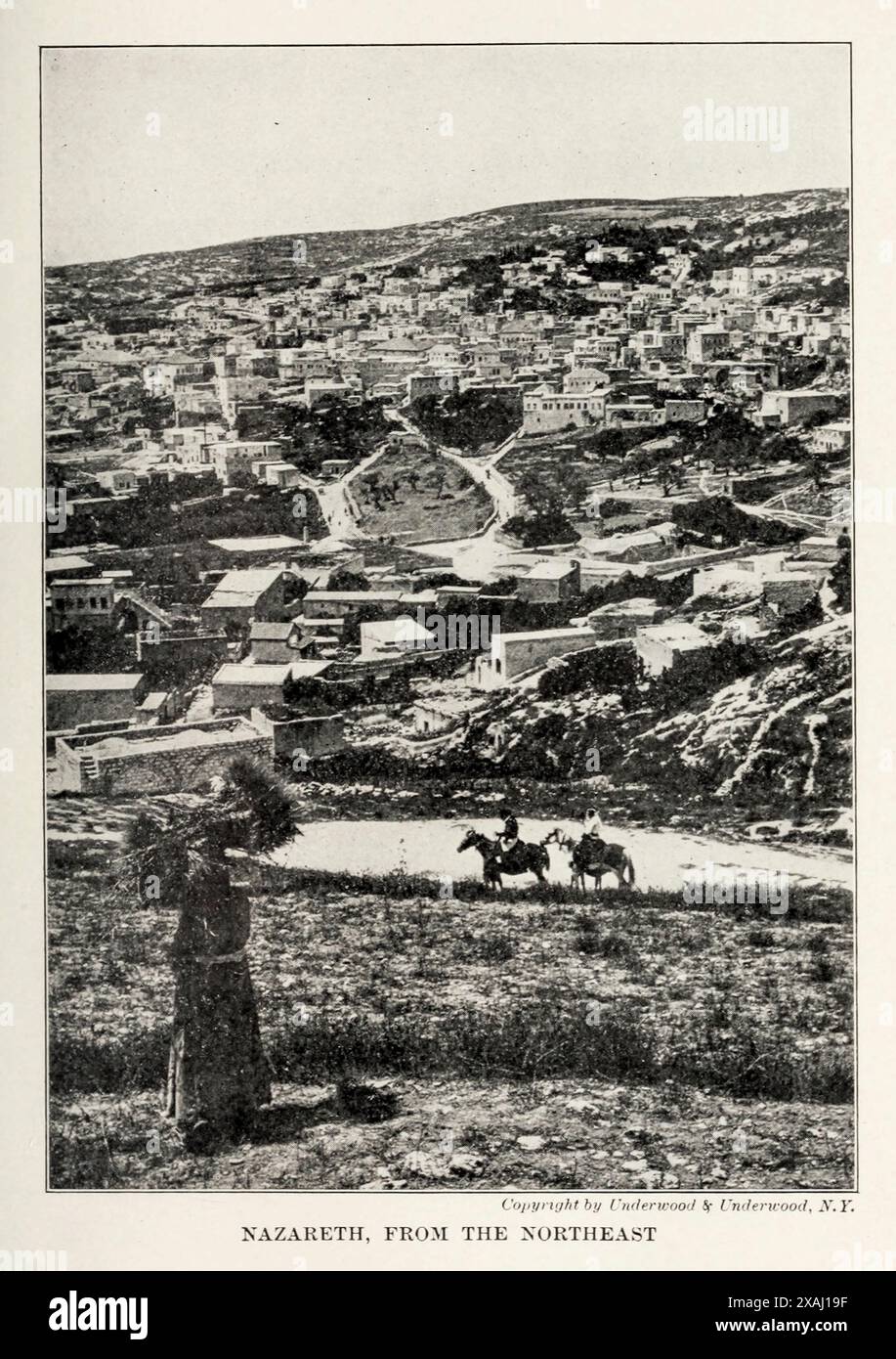 Nazareth aus dem Nordosten Alexander Aaronsohn (Zikhron Ya'akov 28. September 1888 – 28. Mai 1948) war ein Schriftsteller und Aktivist, der in seinem Buch über die Not der Menschen in Palästina schrieb. mit den Türken in Palästina gehörte Aaronsohn zur einflussreichen Familie Aaronsohn, die wichtige Persönlichkeiten der Zionistischen Bewegung waren; sein Bruder war Aaron Aaronsohn und seine Schwester Sarah Aaronsohn, von denen drei Gründungsmitglieder des jüdischen Spionetzwerks NILI waren. Stockfoto