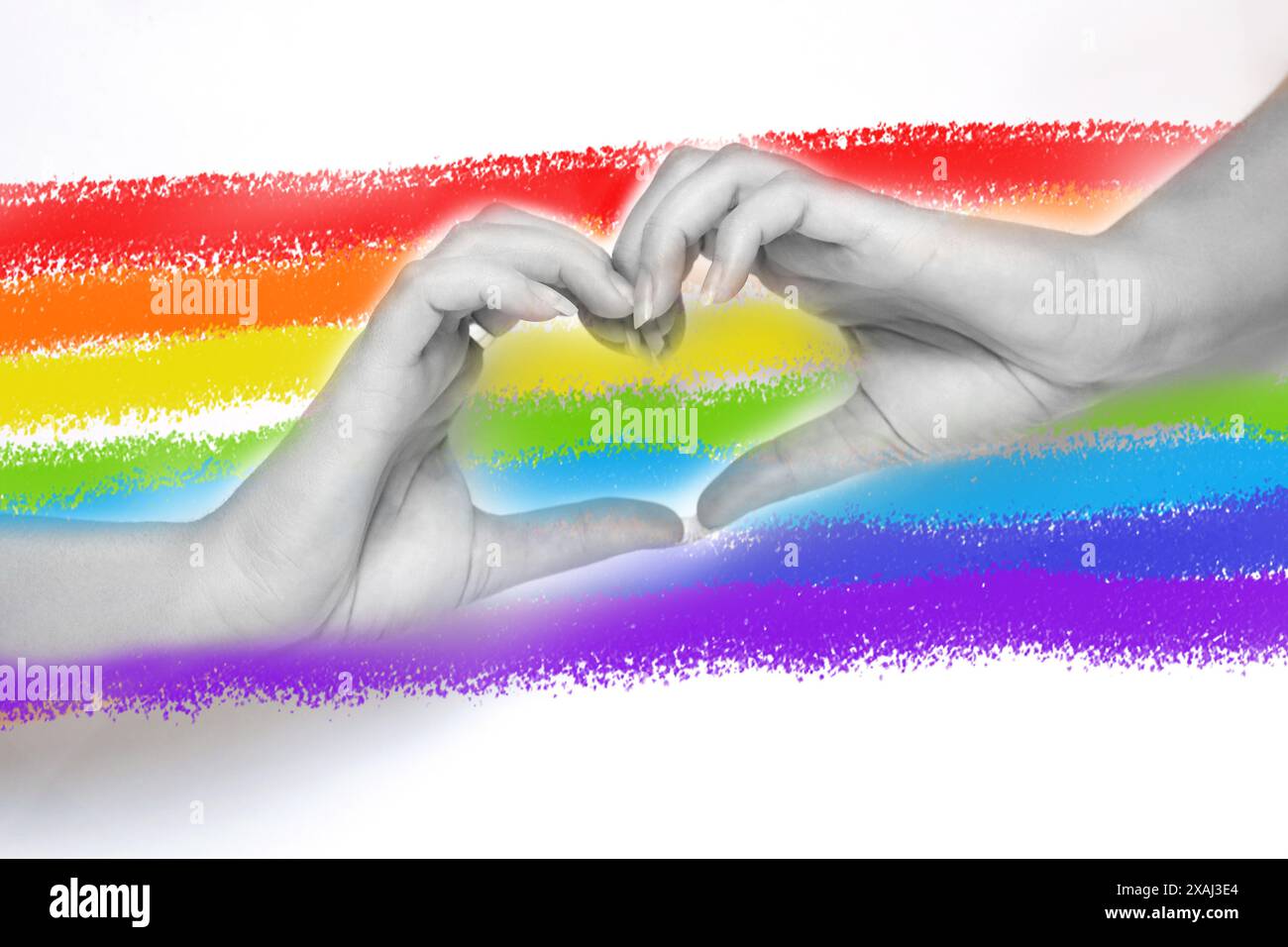 Happy Pride Month Konzept. Weibliche Hände machen eine Herzgeste mit ihren Fingern auf Fahne lgbt Hintergrund. Kreative Kunst. Stockfoto