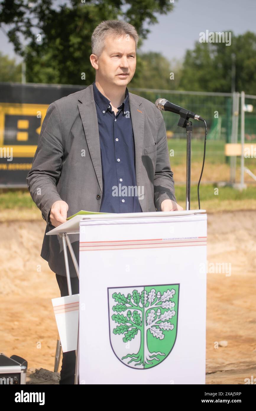 Erster Spatenstich für das Haus des Sports in Schöneiche bei Berlin Landkreis oder-Spree, Brandenburg Ralf Steinbrück SPD Bürgermeister der Gemeinde *** Spatenstich für das Haus des Sports in Schöneiche bei Berlin oder Spree, Brandenburg Ralf Steinbrück SPD Bürgermeister der Gemeinde Stockfoto