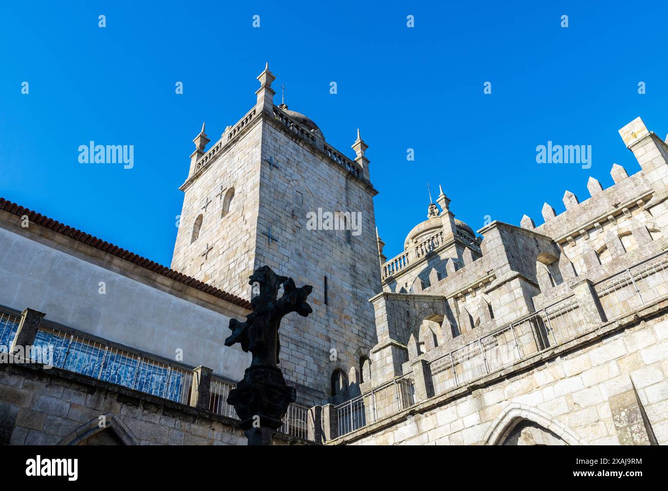 Gotischer Kreuzgang der Kathedrale von Porto, romanisch, gotisch und barock, in Porto, Portugal Stockfoto