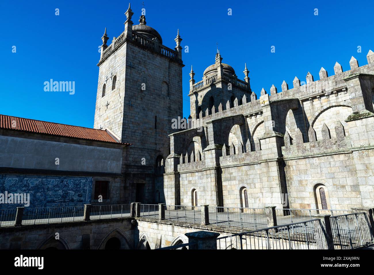 Gotischer Kreuzgang der Kathedrale von Porto, romanisch, gotisch und barock, in Porto, Portugal Stockfoto