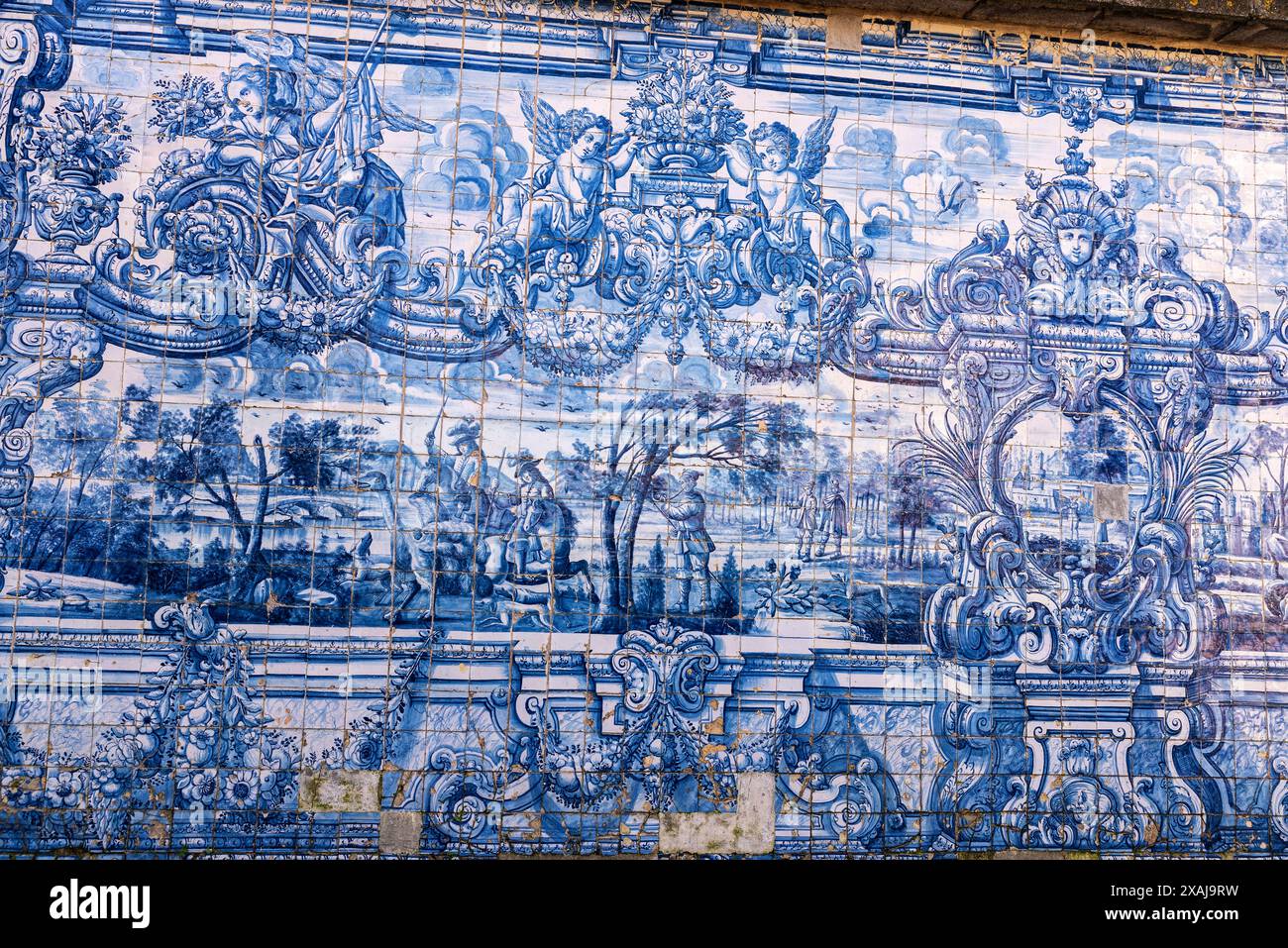 Blaues Azulejo-Fliesengemälde im gotischen Kreuzgang der Kathedrale von Porto im romanischen, gotischen und barocken Stil in Porto, Portugal Stockfoto