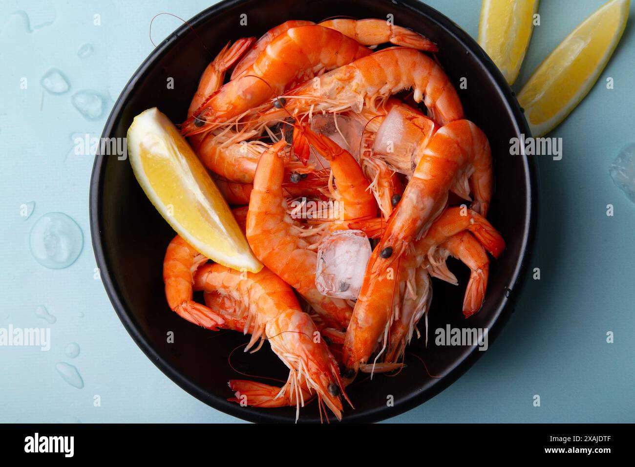 Präsentation von Meeresfrüchten mit Garnelen, Essensgestaltung oder Rezeptbuch-Layouts Stockfoto