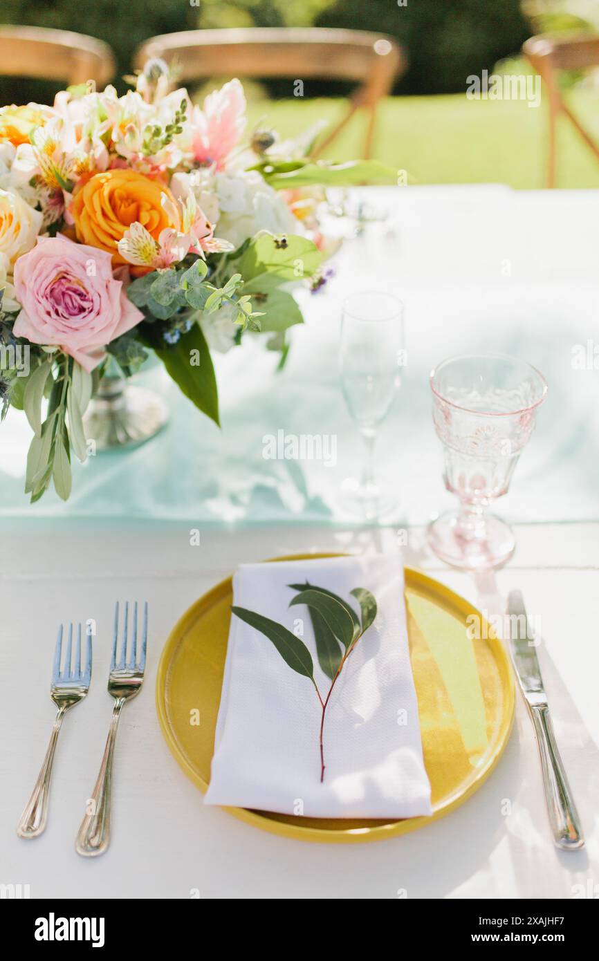 Tropisches Abendessen für Hochzeitsempfang an den Klippen auf Hawaii Stockfoto