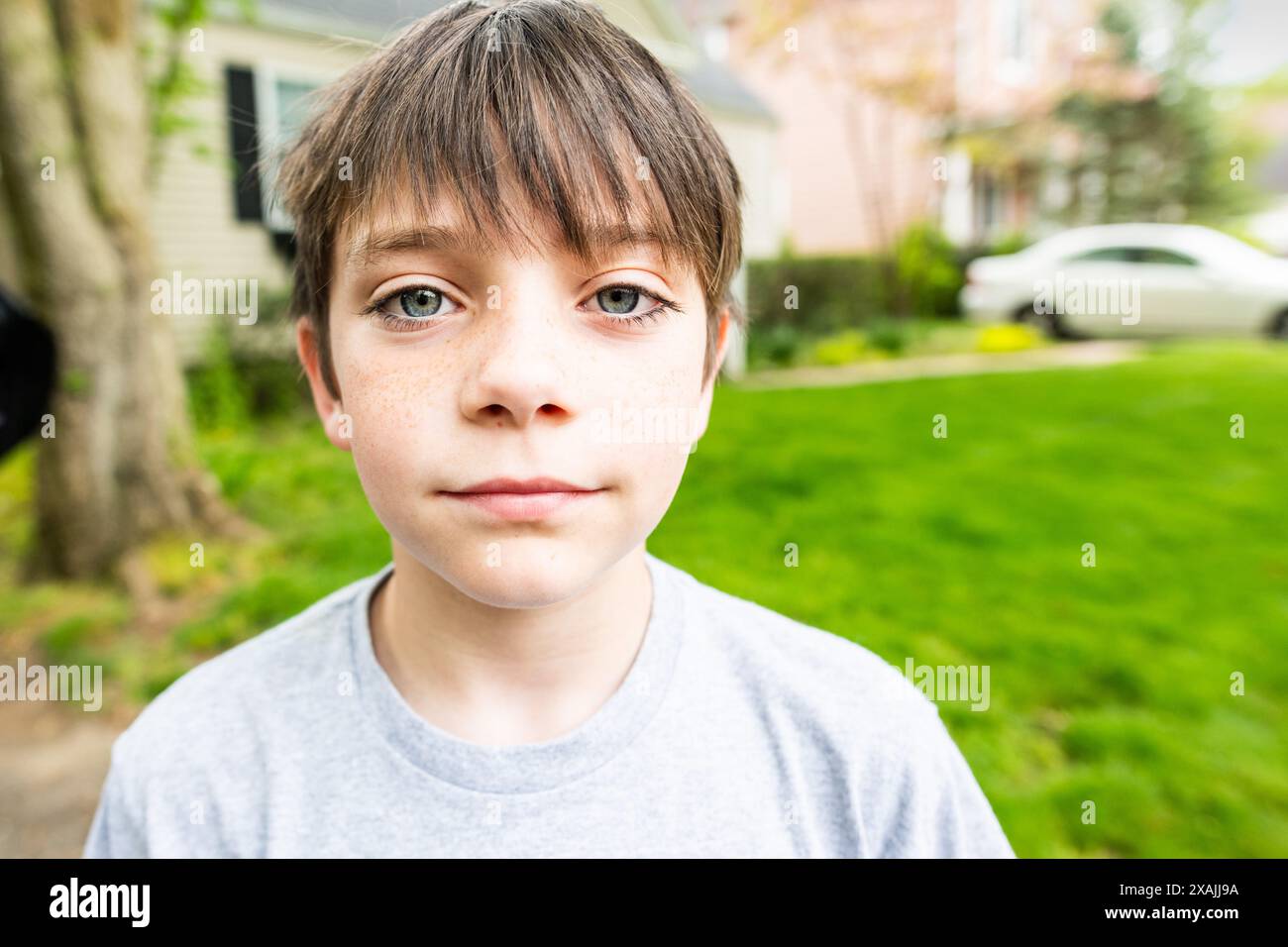 Porträt eines Jungen im Hof Stockfoto