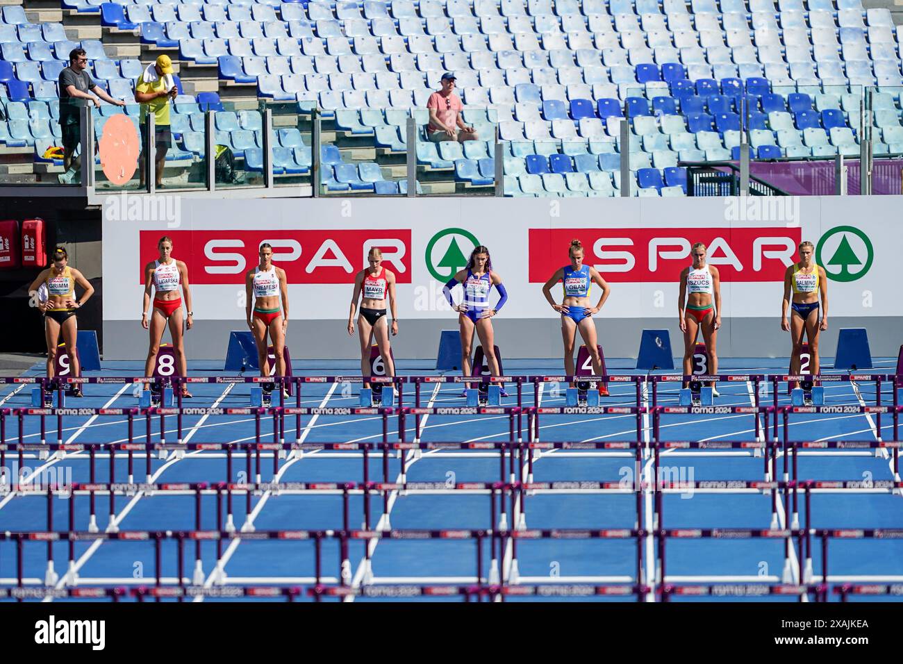 Rom, Italien. Juni 2024. Rom, Italien, 7. Juni 2024: Athleten erwarten den Start der Heptathlon-Frauen während der Leichtathletik-Europameisterschaft 2024 im Stadio Olimpico in Rom. (Daniela Porcelli/SPP) Credit: SPP Sport Press Photo. /Alamy Live News Stockfoto