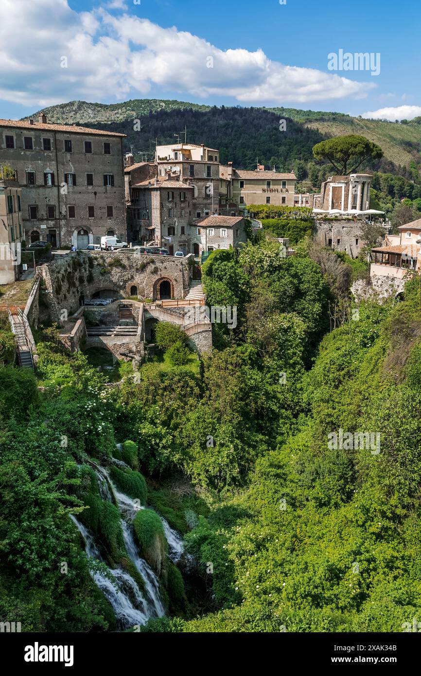 Die Ruinen der antiken Stadt Tivoli. Sie können immer noch die Überreste der antiken Zivilisation sehen, die im Laufe der Zeit intakt geblieben sind und die sich verschmelzen Stockfoto