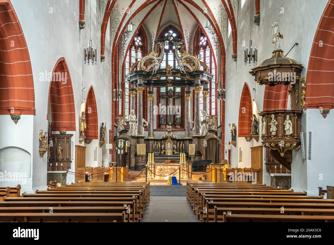 Das Innere der Basilika St. Martin in Bingen am Rhein, Rheinland-Pfalz, Weltkulturerbe Oberes Mittelrheintal, Deutschland Stockfoto