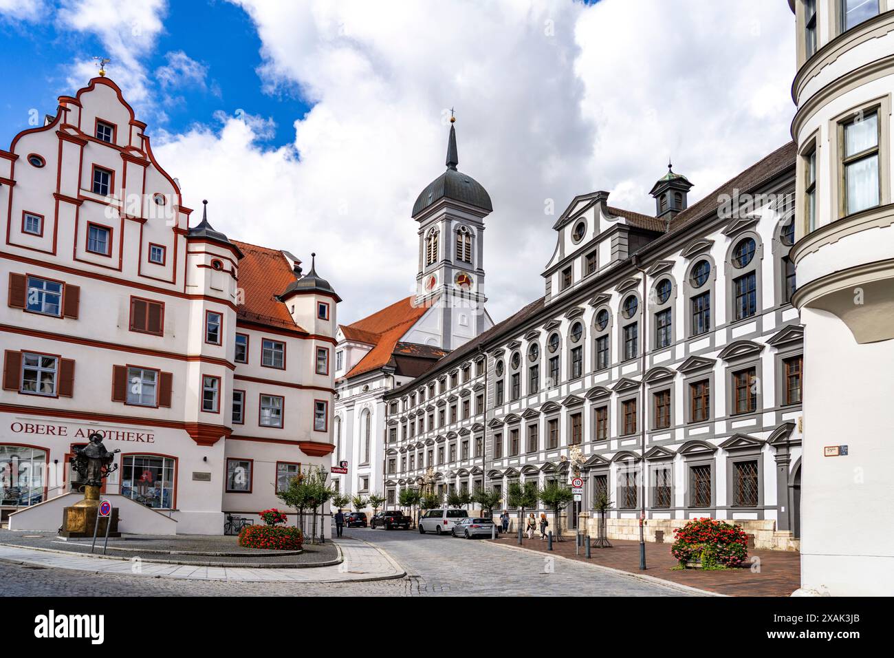 Studienkirche Mariä Himmelfahrt, ehemalige Universität des Jesuitenkollegs und der Oberen Apotheke in Dillingen an der Donau, Bayern Stockfoto