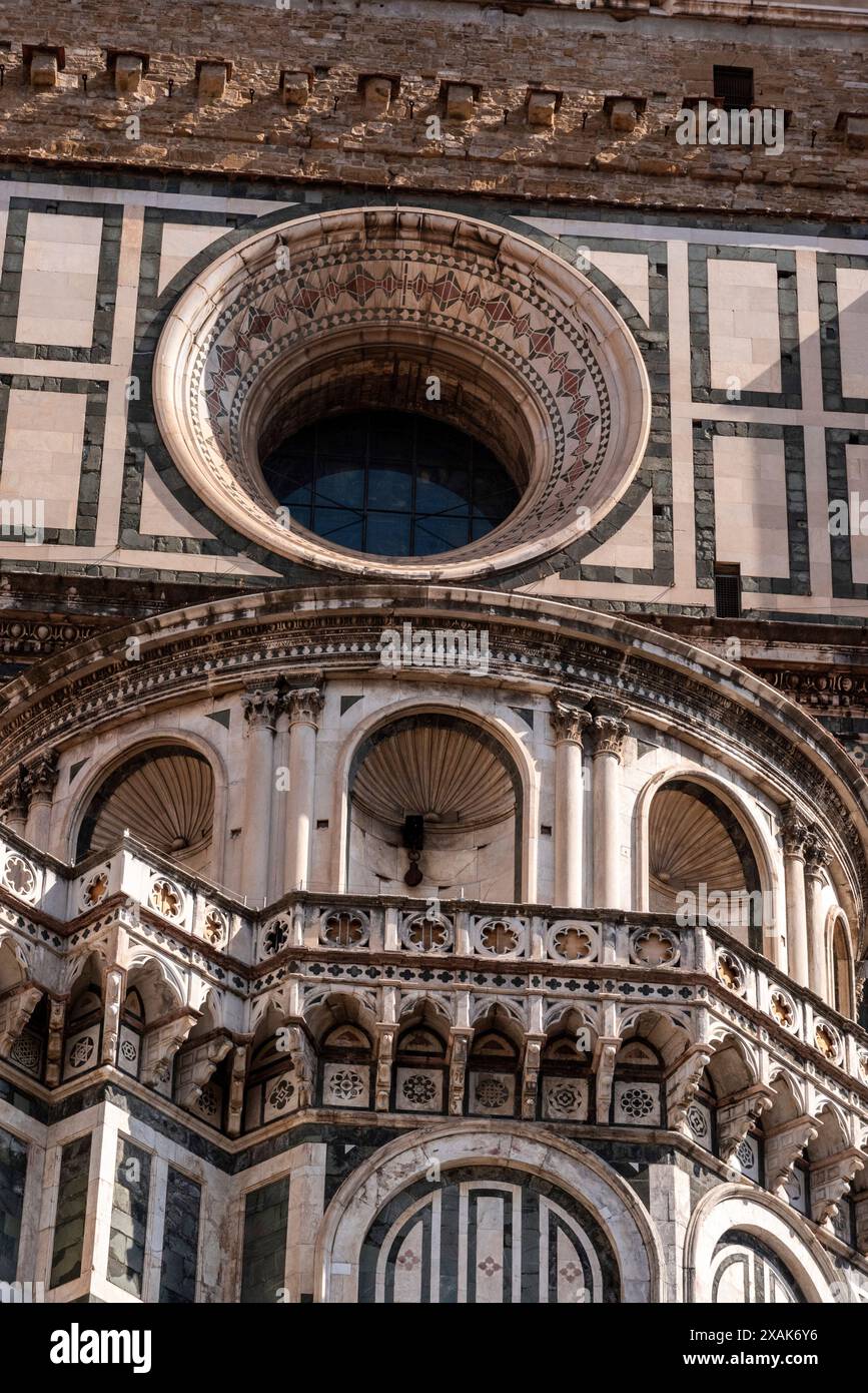 FLORENZ, ITALIEN - 21. SEPTEMBER 2023 - neogotische Fassade der Renaissance-Kathedrale Santa Maria del Fiore in Florenz, Italien Stockfoto