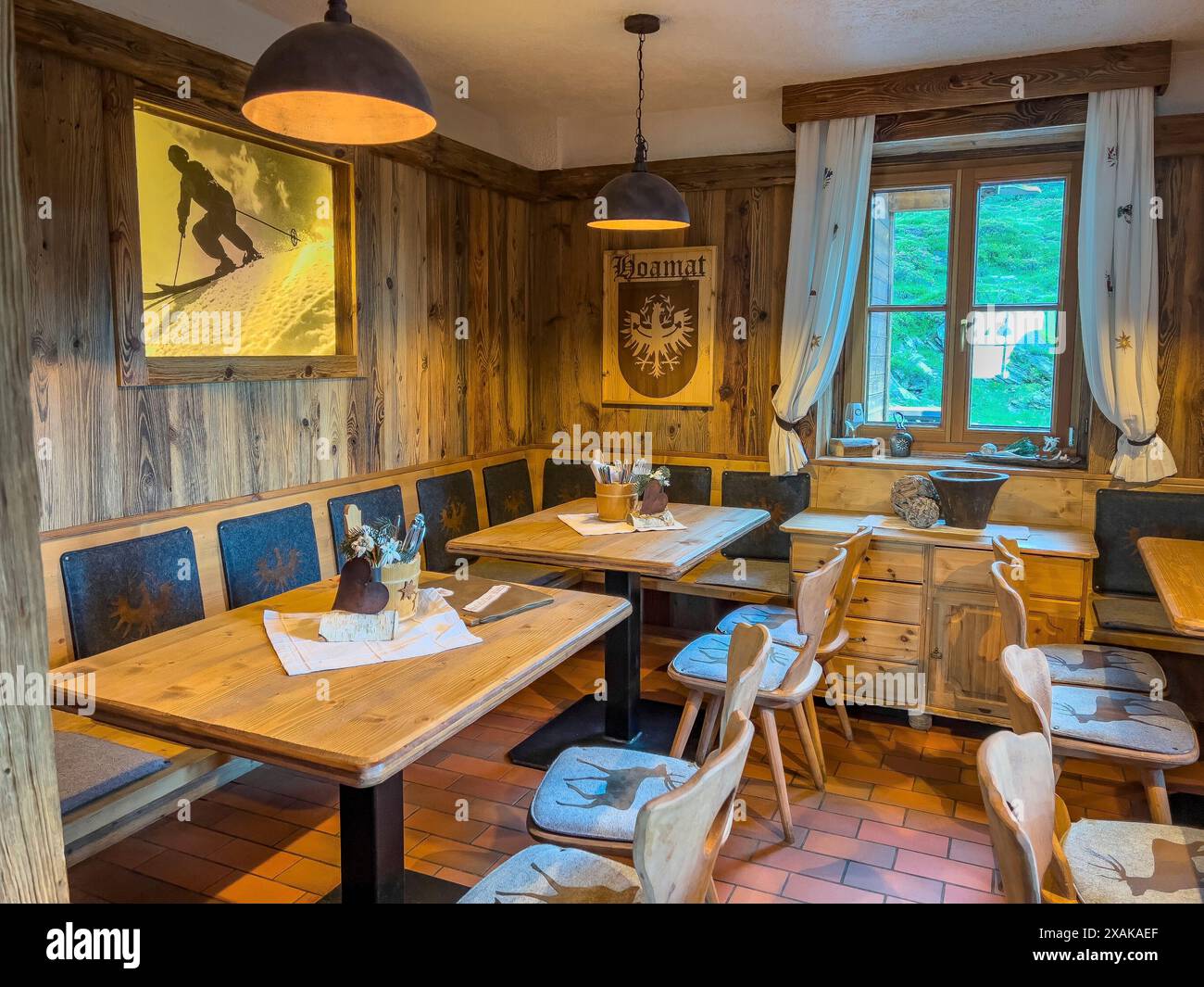 Europa, Österreich, Tirol, Ötztaler Alpen, Ötztal, Oetz, rustikales Restaurant der Neuen Bielefelder Hütte in Hochötz Stockfoto