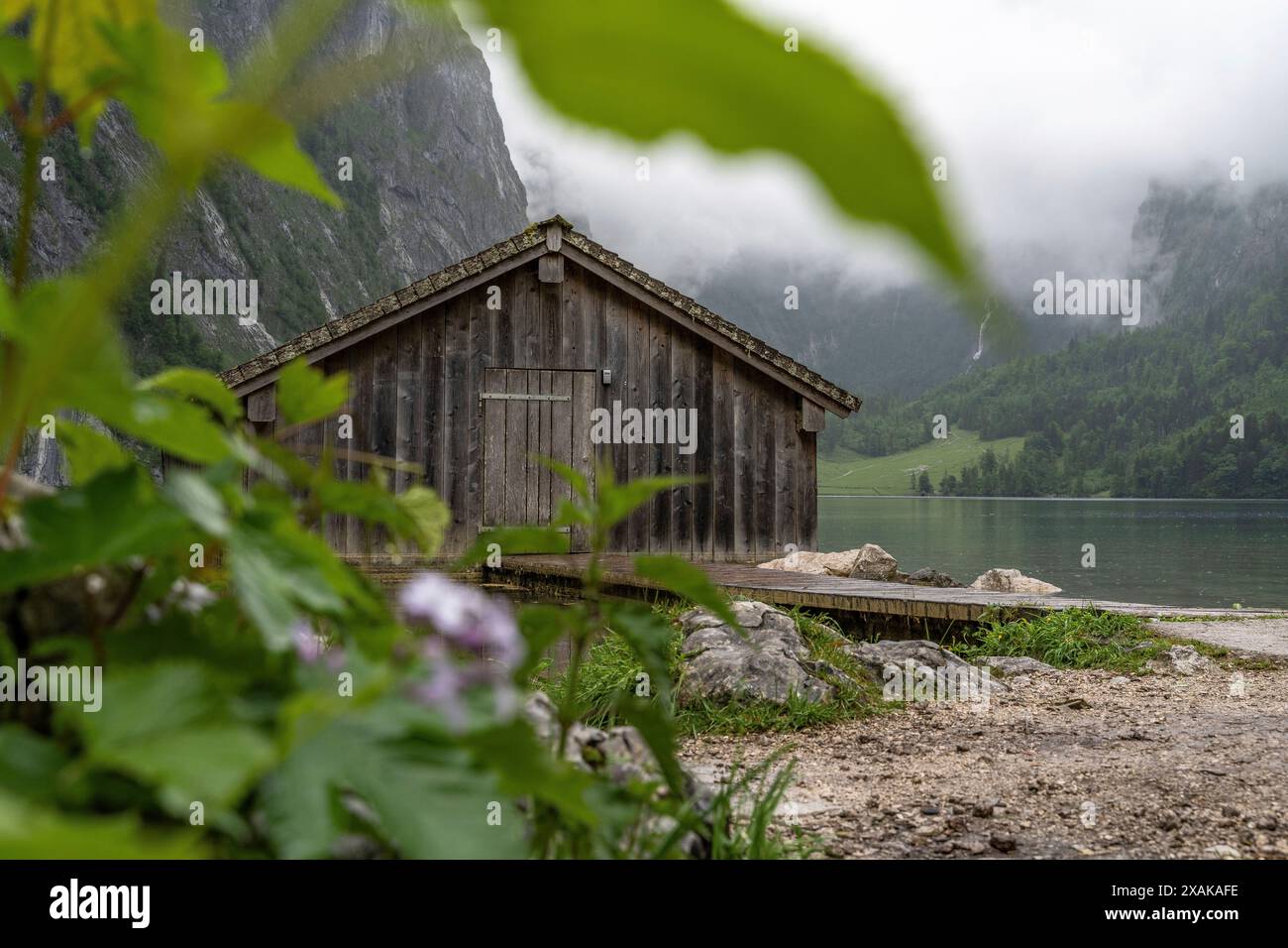 Europa, Deutschland, Bayern, Bayerische Alpen, Berchtesgaden, rustikales Bootshaus am Obersee Stockfoto