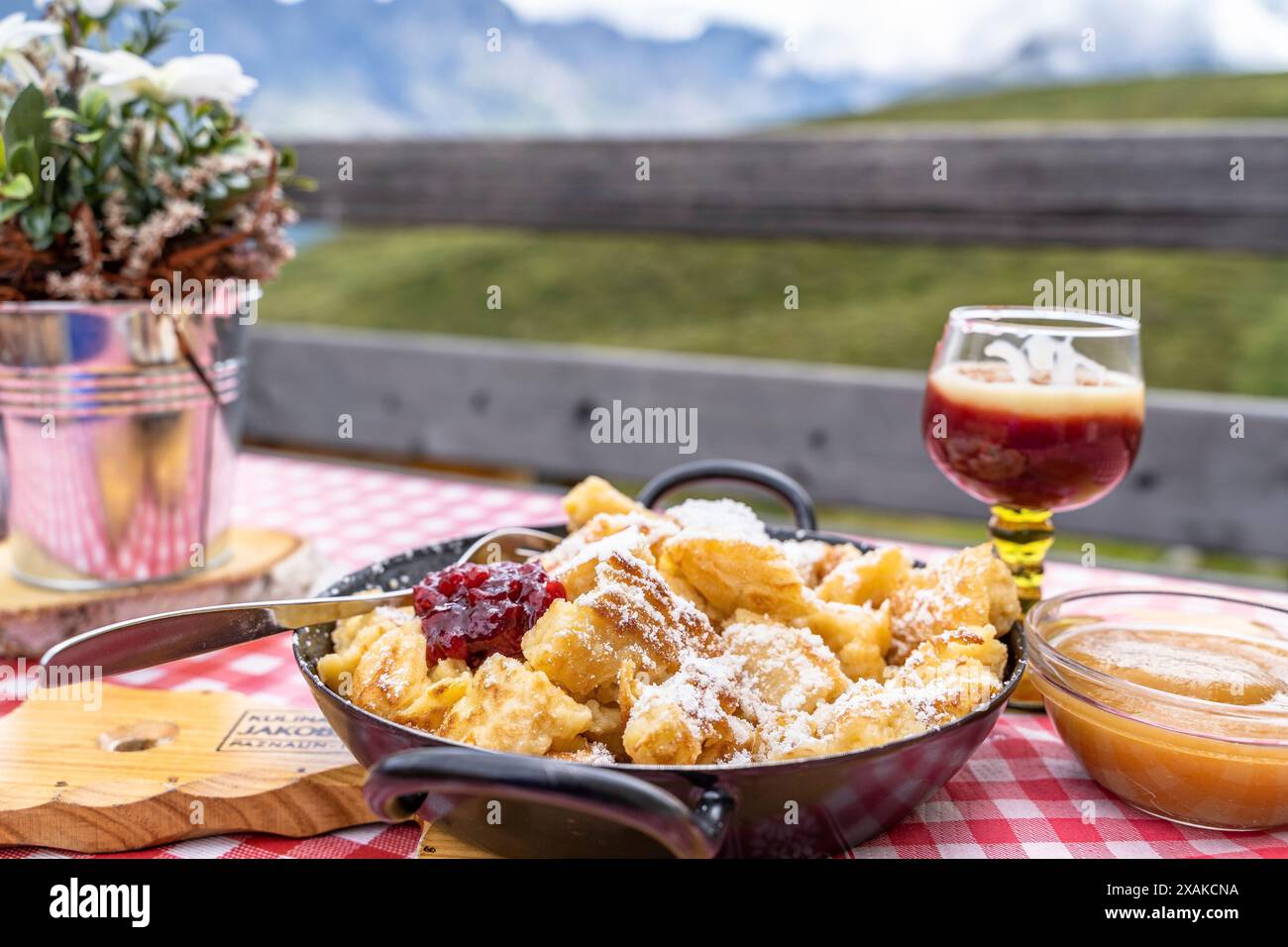 Europa, Österreich, Verwall, Tirol, Paznaun, Galtür, Kaiserschmarrn in der Friedrichshafener Hütte Stockfoto