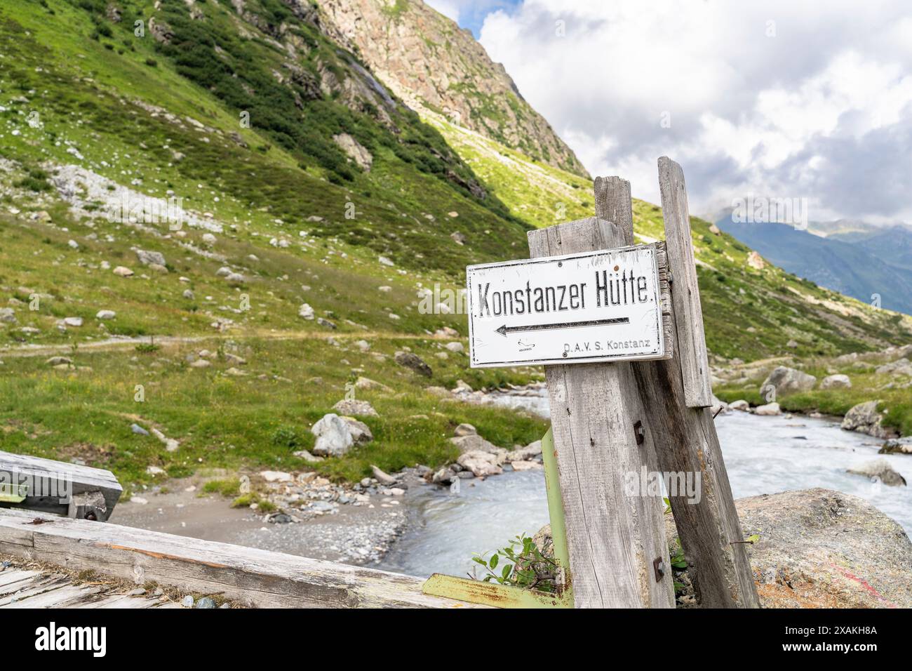 Europa, Österreich, Verwall, Tirol, St. Anton am Arlberg, Fasultal, Wegweiser zur Konstanzer Hütte Stockfoto