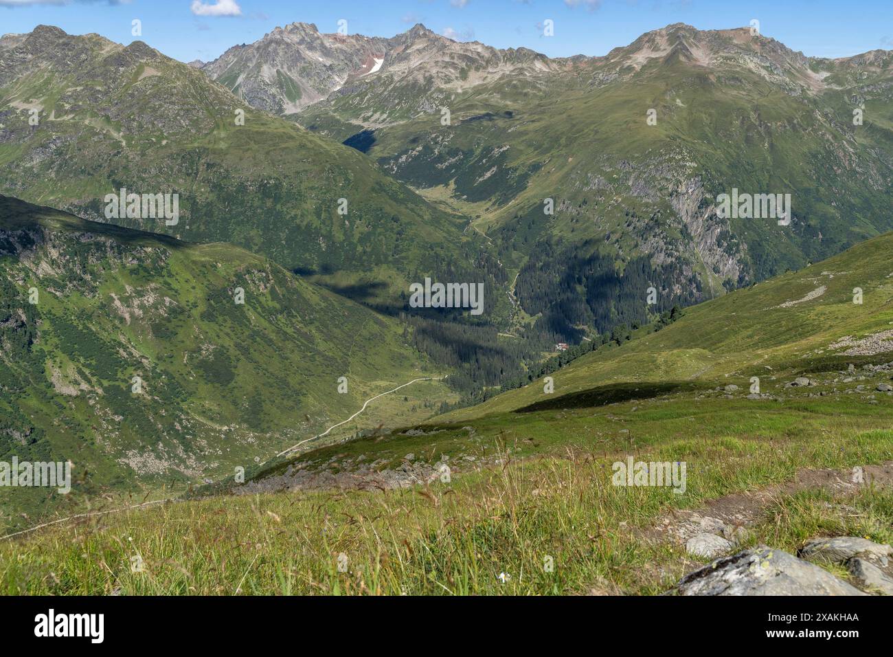 Europa, Österreich, Verwall, Tirol, St. Anton am Arlberg, Fasultal, Blick zurück zur Konstanzer Hütte im Talboden Stockfoto