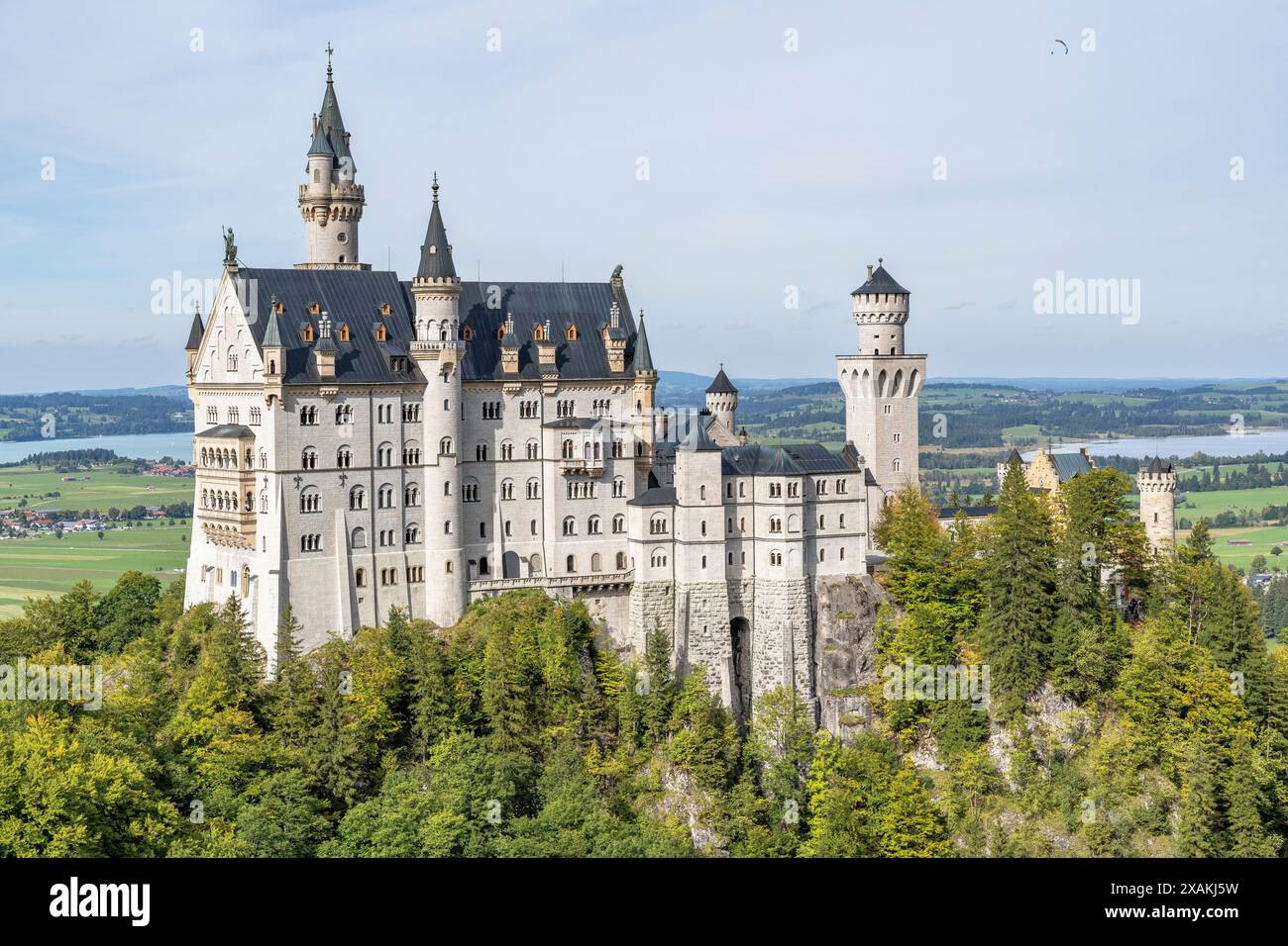 Europa, Deutschland, Süddeutschland, Bayern, Füssen, Blick von der Marienbrücke zum Schloss Neuschwanstein Stockfoto