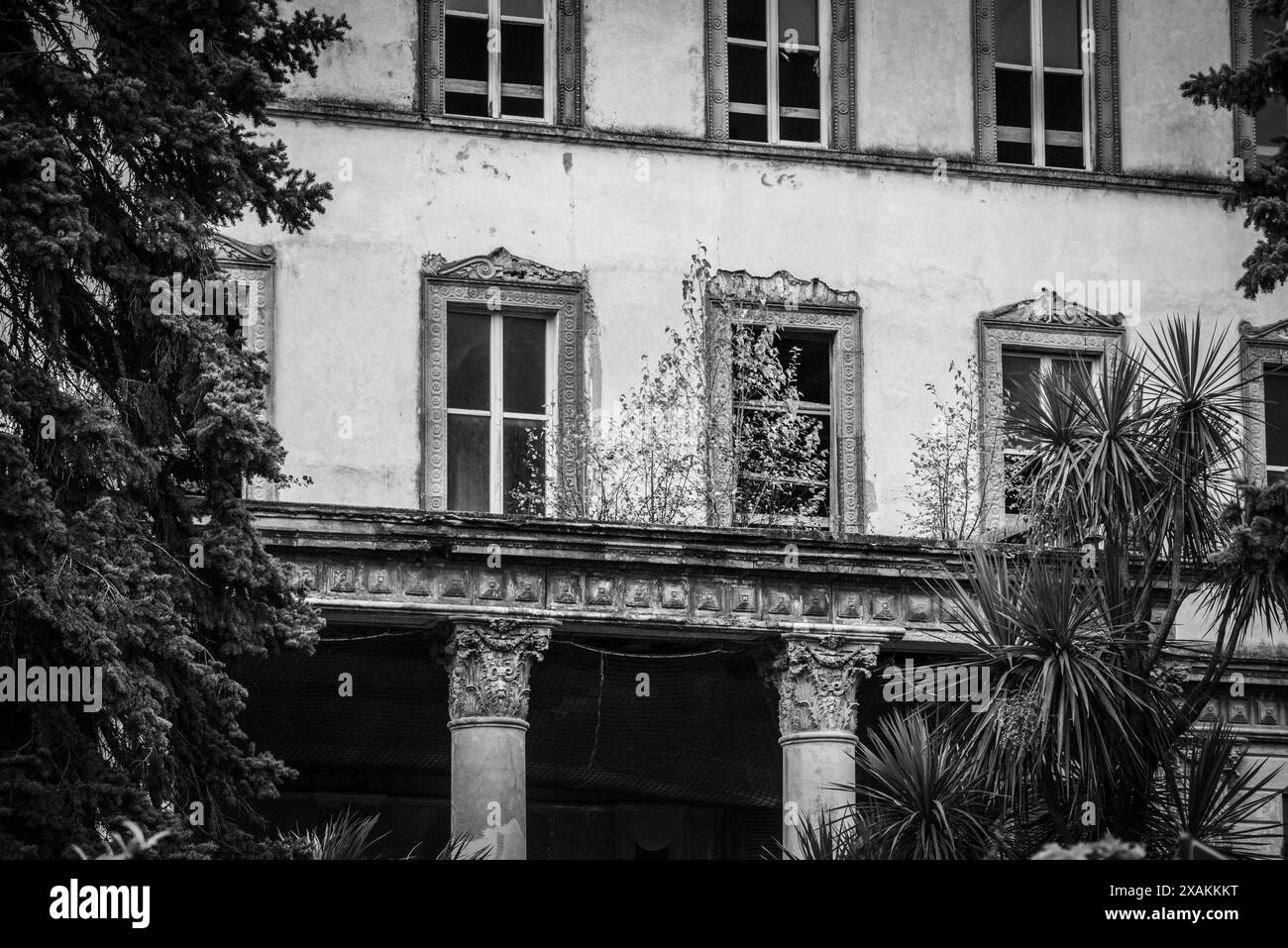 Ruine eines alten Hotelpalastes in Bellagio am Comer See, Italien Stockfoto